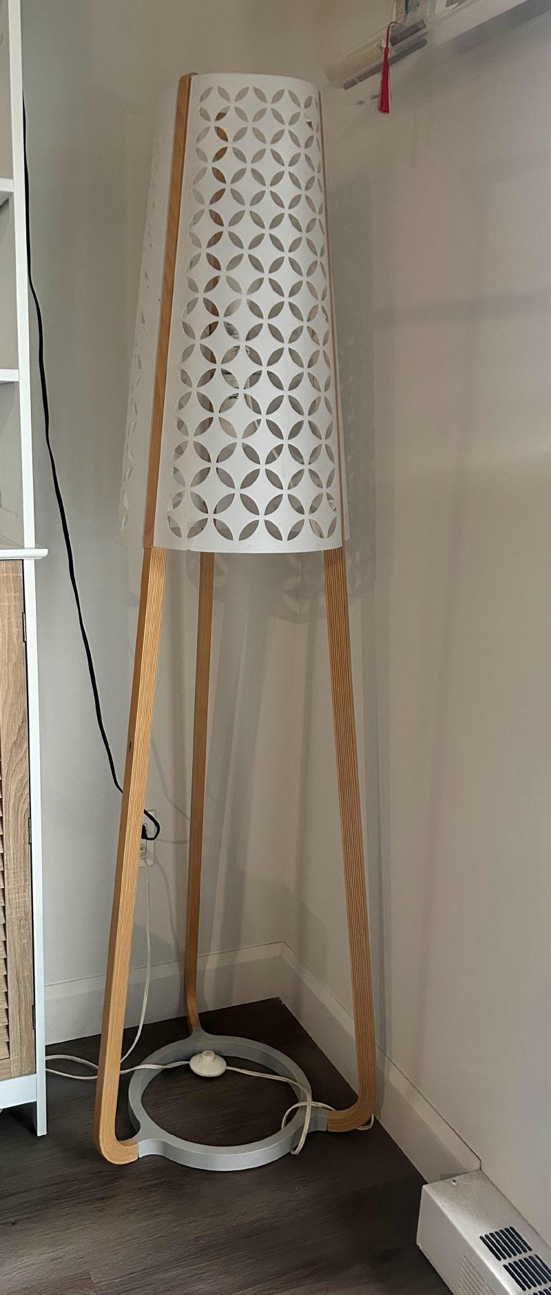 Floor Lamp / Lampadaire (IKEA Solleftea)