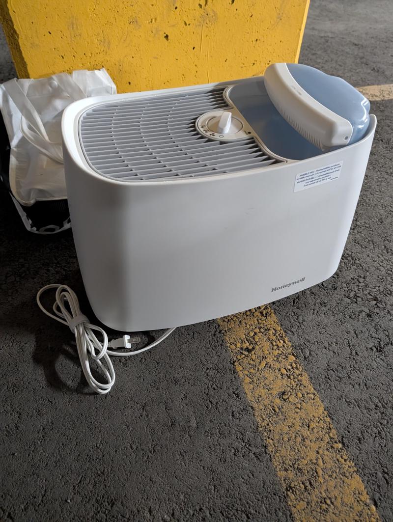Humidifier / Humidificateur