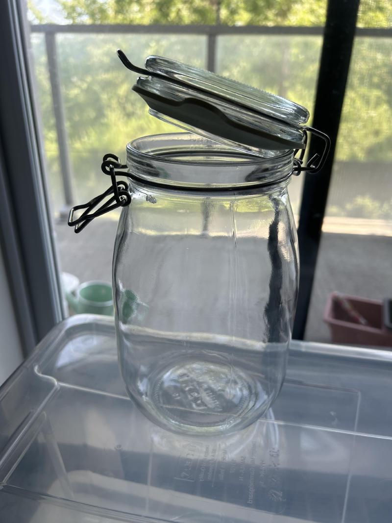 Jar with lid - Bocal avec couvercle, verre clair
