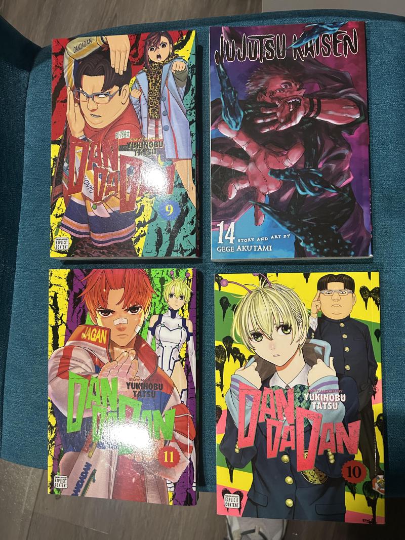 Manga Lot in English - Dandadan & Jujutsu Kaisen (Excellent Condition)