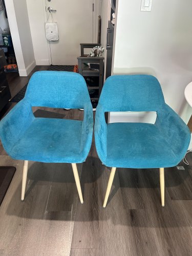 Set of Chairs / Ensemble de Chaises 