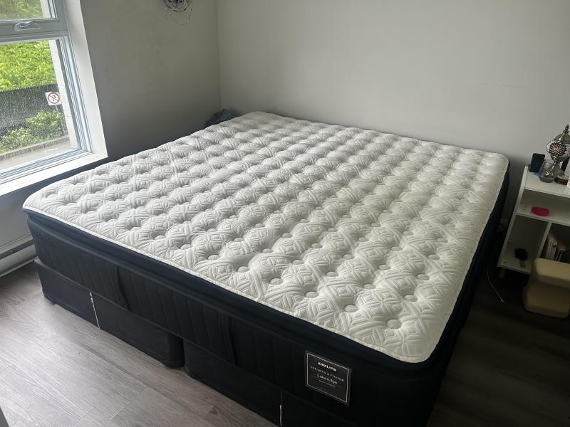 Stearns & Foster King Mattress / Matelas très grand lit