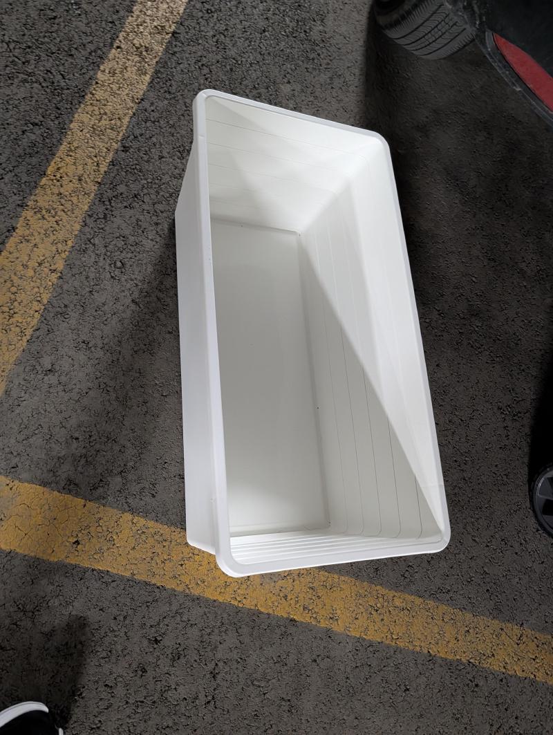 Storage box / Boîte de rangement